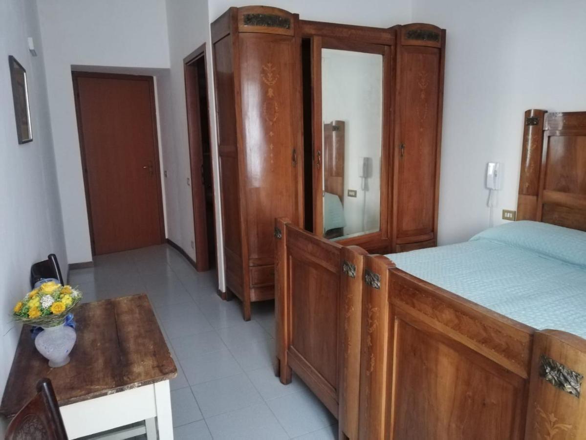 Residenza Santa Valeria Hotel Caglio ภายนอก รูปภาพ