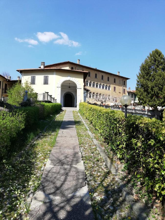 Residenza Santa Valeria Hotel Caglio ภายนอก รูปภาพ
